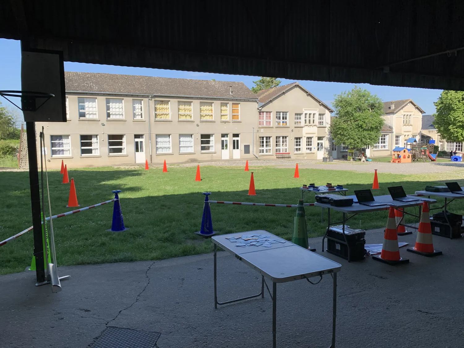 Parcours LEARN-O installé dans une cour d'école à Châtillon-sur-Indre